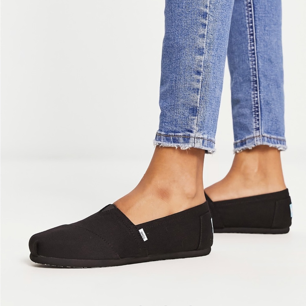 NWT Toms Black Canvas Espadrilles